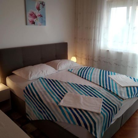Ines Appartement Novi Vinodolski Buitenkant foto