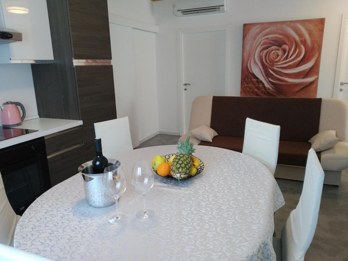 Ines Appartement Novi Vinodolski Buitenkant foto